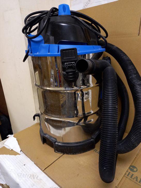 VACMASTER WET AND DRY VACUUM CLEANER 