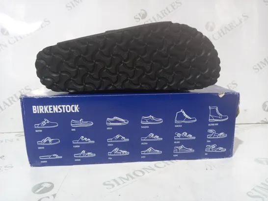 BOXED PAIR OF BIRKENSTOCK ARIZONA BS SANDALS IN BLACK EU SIZE 39