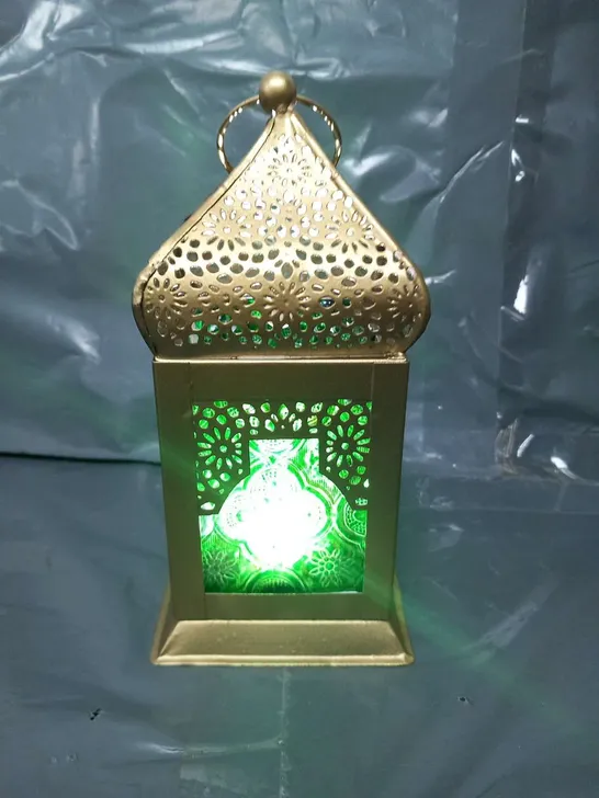 APPROXIMATELY 18 DOORBUSTER - HANDMADE MOROCCAN STYLE LED LANTERN WITH GOLDEN FINISH (3XAAA BATTERY REQUIRED) - GREEN