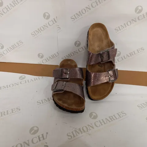 BOXED PAIR OF BONOVA 2 STRAP SANDALS IN TEXTURED METALLIC SILVER COLOUR SIZE 7