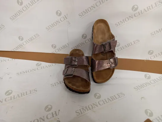 BOXED PAIR OF BONOVA 2 STRAP SANDALS IN TEXTURED METALLIC SILVER COLOUR SIZE 7