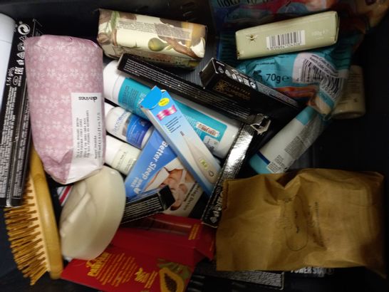 LOT OF APPROXIMATELY 20 ASSORTED HEALTH & BEAUTY ITEMS, TO INCLUDE MOROCCAN OIL, THE BODY SHOP, ERBORIAN, ETC