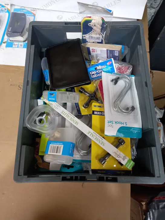 BOX OF APPROX 30 ASSORTED ITEMS TO INCLUDE - DOUBLE SIDED TAPE, R7S LED LAMP, METAL STAPLER ETC