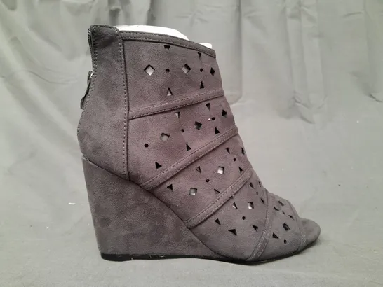 BOXED PAIR OF SPOT ON OPEN TOE WEDGE SHOES IN GREY UK SIZE 3