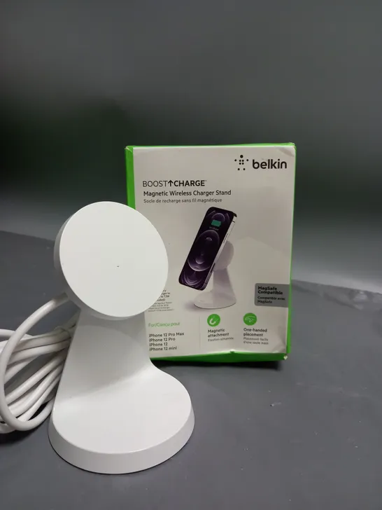 BOXED BELKIN BOOST CHARGE MAGNETIC WIRELESS CHARGER STAND 