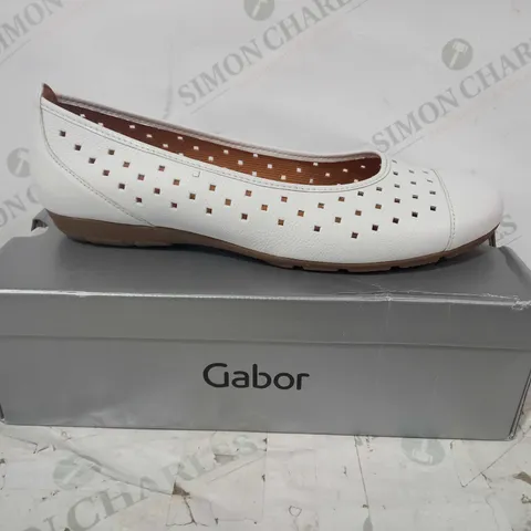 BOXED PAIR OF GABOR HOVERCRAFT SLIP-ON SHOES IN WHITE UK SIZE 9