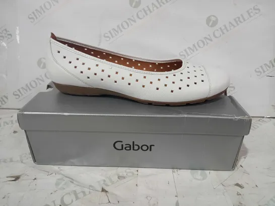 BOXED PAIR OF GABOR HOVERCRAFT SLIP-ON SHOES IN WHITE UK SIZE 9