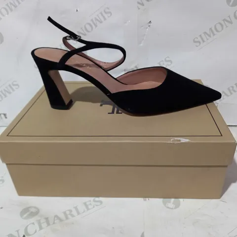 BOXED PAIR OF LATOUCHE HEELS IN BLACK EU SIZE 40