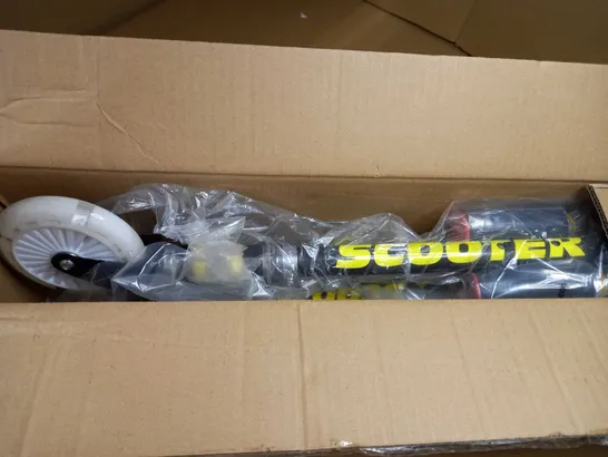 BOXED/PACKAGED FONTE  BLACK/YELLOW DETAILED FOLDABLE SCOOTER