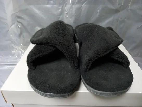 VIONIC INDULGE RELAX SLIPPERS IN BLACK - UK 7