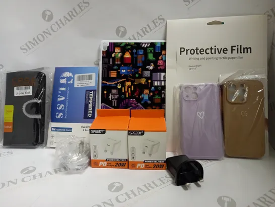 LOT OF APPROXIMATELY 40 ASSORTED PHONE ACCESSORIES AND ELECTRICALS TO INCLUDE SPEEDY PD 20W FAST CHARGER, PROTECTIVE FILM FOR IPAD AIR4/5, MINECTAFTR THEMED TABLET CASE, ETC