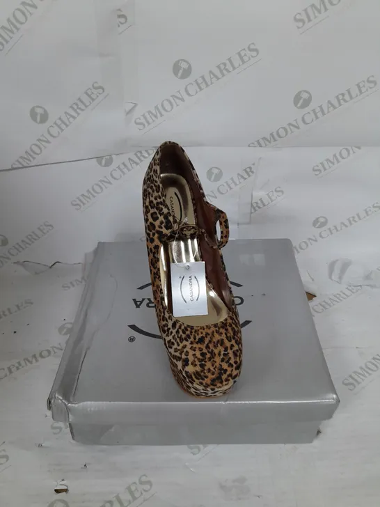 BOXED PAIR OF CASANDRA PLATFORM STRAP SHOE IN LEOPARD SHOE SIZE 3