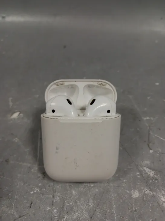 APPLE AIRPODS WITH CHARGING CASE - A1602