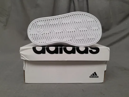 BOXED PAIR OF ADIDAS VL COURT 3.0 KIDS SHOES IN WHITE/NAVY UK SIZE 4