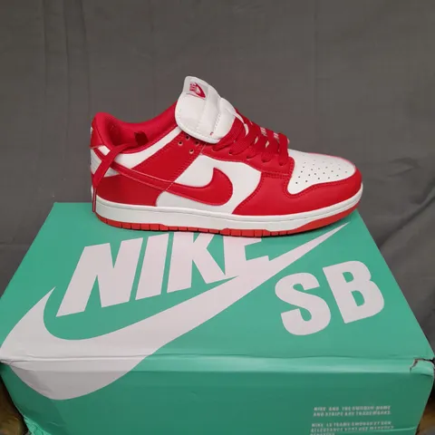 BOXED PAIR OF NIKE DUNKS LOW UNIVERSITY RED SIZE UK 6