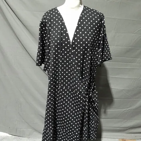 IN THE STYLE CURVE BLACK POLKA DOT SHORT SLEEVE WRAP SWING DRESS 