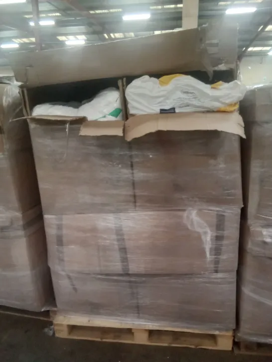 PALLET OF 4 BOXES CONTAINING PILLOWS & BEDDING