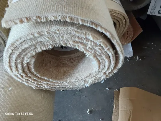 ROLL OF QUALITY CRESTA CARPET APPROXIMATELY 5M × 2.58M