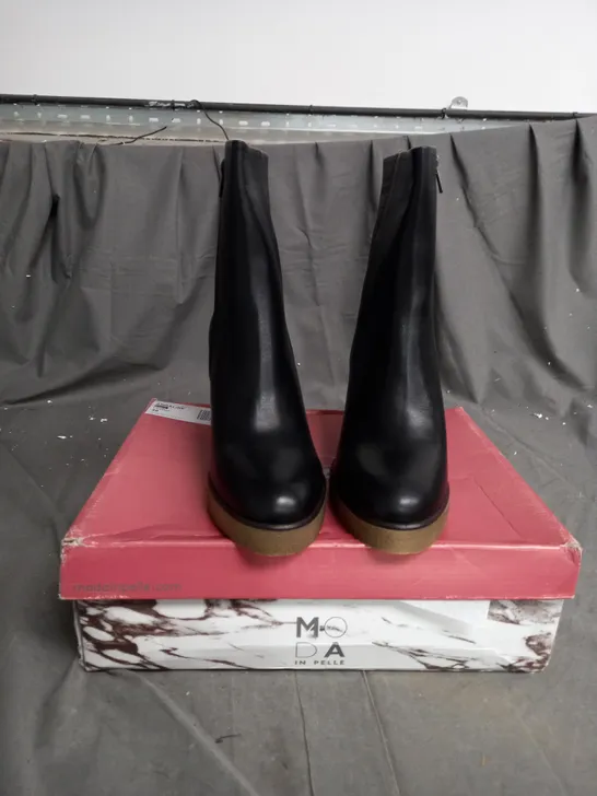 BOXED MODA IN PELLE AMBALINE BLACK LEATHER BOOTS - SIZE 7