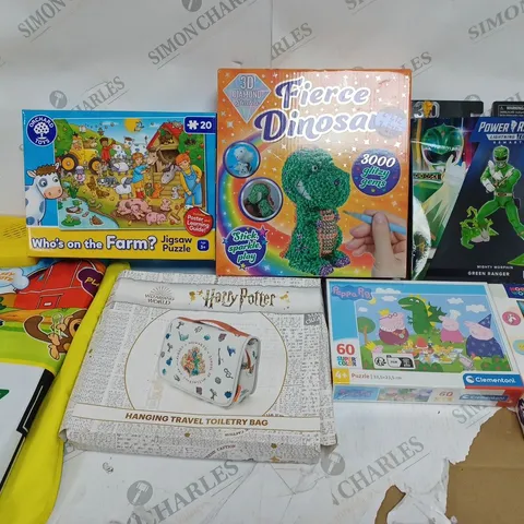 BOX OF APPROX 8 ASSORTED TOYS & GAMES TO INCLUDE MUSICAL MAT, PEPPA PIG PUZZLE, HOBBY WORLD FUNKY STAMPS, ETC 