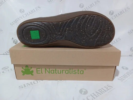 BOXED PAIR OF EL NATURALISTA SHOES IN NAVY EU SIZE 45