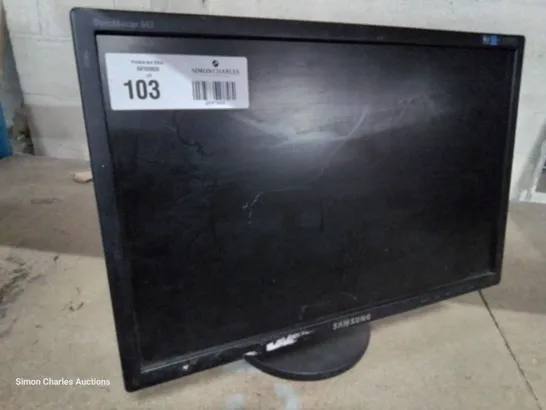 SAMSUNG LED DESK TOP MONITOR Model 943BW