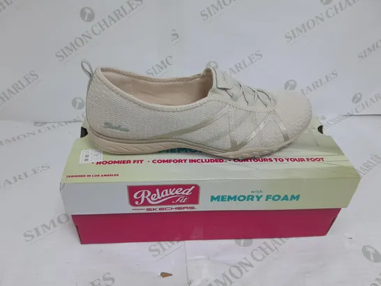 RELAXED FIT SKECHERS MEMORY FOAM BIEGE SIZE6