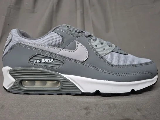 BOXED PAIR OF NIKE AIR MAX 90 SHOES IN GREY UK SIZE 9.5