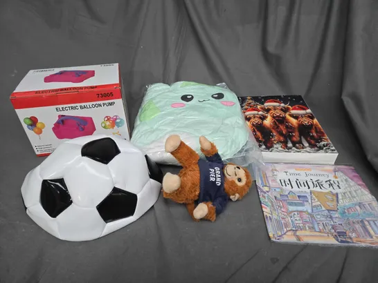 MEDIUM BOX OF ASSORTED TOYS AND GAMES TO INCLUDE TEDDYS, BALLOON PUMP AND FOOTBALL