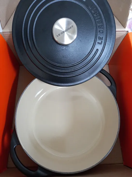 BOXED LE CREUSET CAST IRON 4.1L CASSEROLE DISH