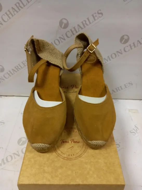 BOXED TONI PONS LLORET SIZE 38