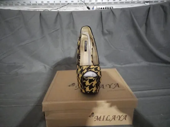 APPROXIMATELY 12 BOXED PAIR OF PLATFORM HEEL SHOES IN VARIOUS SIZES TO INCLUDE SIZE 36 