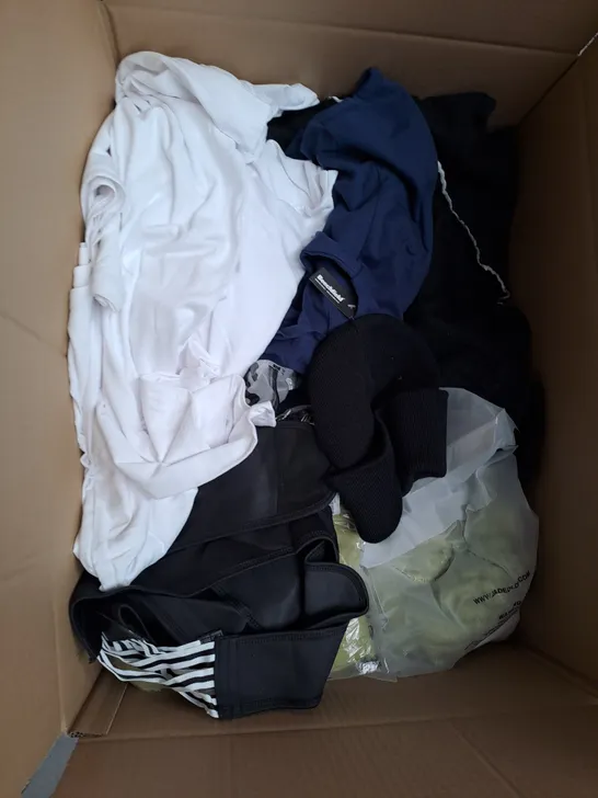 BOX OF APPROXIMATELY 20 ASSORTED CLOTHING AND FASHION ITEMS IN VARIOUS STYLES AND SIZES TO INCLUDE TOPS , DRESSES , JEANS , ETC