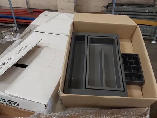 PALLET OF APPROXIMATELY 70x BATHSTORE HOUSE BEAUTIFUL 600MM PLASTIC DRAWER INSERTS 