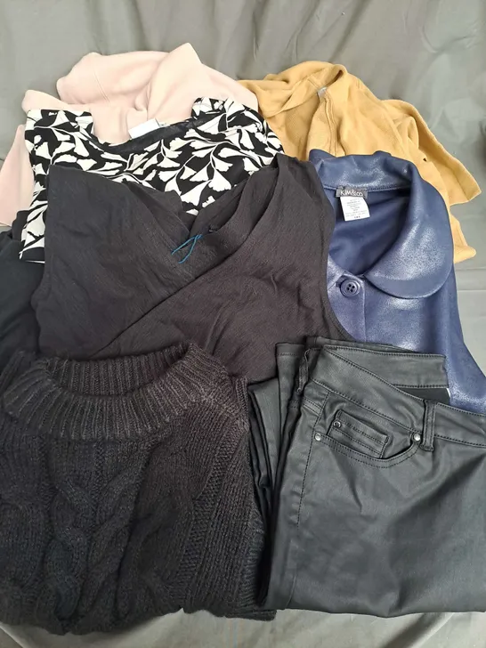 BOX OF APPROX 20 ASSORTED CLOTHING ITEMS TO INCLUDE - JUMPSUIT, JUMPERS, CARDIGANS ETC