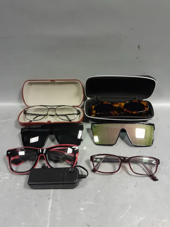 APPROXIMATELY 15 ASSORTED GLASSES/SUNGLASSES IN VARIOUS DESIGNS 