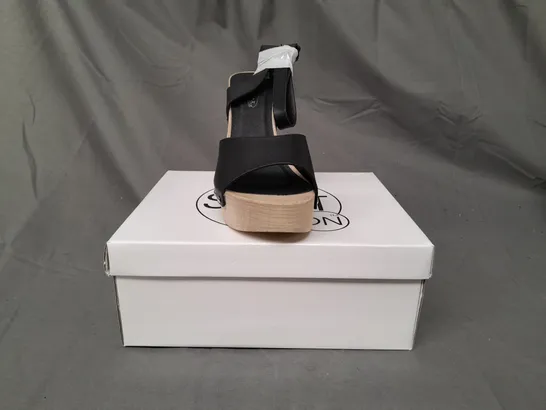 BOXED PAIR OF SPOT ON OPEN TOE HIGH BLOCK HEEL SANDALS IN BLACK SIZE 7