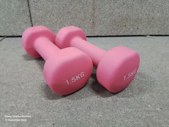 BOXED PAIR OF PINK 1.5KG DUMBBELLS