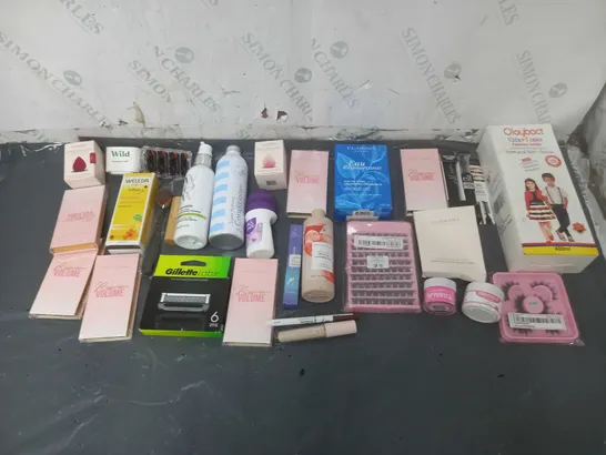 APPROXIMATELY 12 ASSORTED COSMETIC PRODUCTS TO INCLUDE RUSSIAN VOLUME LASHES, WILD DEODRANT, AND CLOMANA SPONGE ETC. 