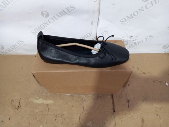 BOXED PAIR OF LA REDOUTE SHOES SIZE 39