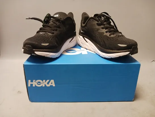 BOXED PAIR OF HOKA CLIFTON 8 SHOES IN BLACK/WHITE UK SIZE 6