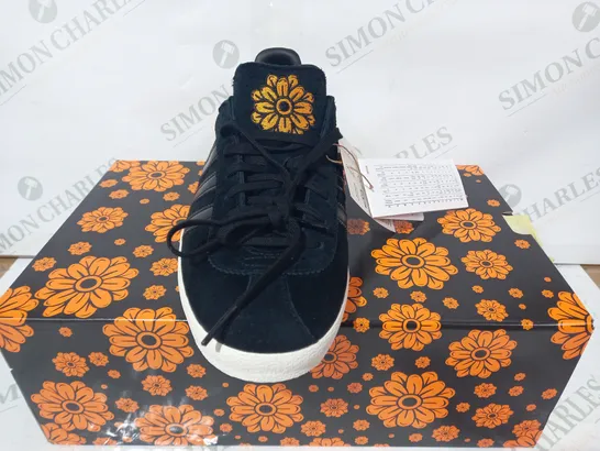 BOXED PAIR OF ADIDAS MEXICANA DOTD SHOES IN BLACK W. FLORAL DESIGN UK SIZE 9