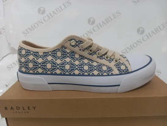 BOXED PAIR OF RADLEY LONDON CANVAS TRAINERS IN CREAM/NAVY UK SIZE 6