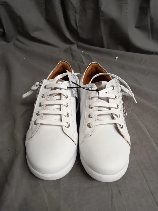 BOXED SHOON WHITE LEATHER ZIPPED TRAINERS SIZE 6