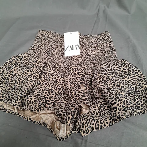 ZARA CHEETAH PRINT MINI SKIRT - SMALL