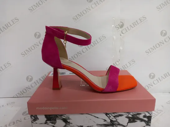 BOXED PAIR OF MODA IN PELLE PURPLE & ORANGE OPEN TOE HIGH HEELS - SIZE 7