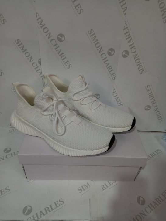 BOXED PAIR OF BE INSPIRED WHITE TRAINERS SIZE 11