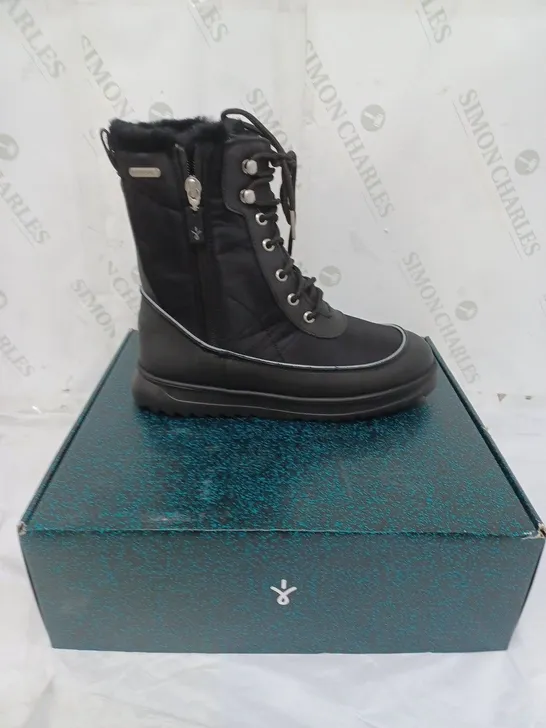 BOXED EMU AUSTRALIA LADIES SNOWY WATERPROOF BOOTS WITH REFLECTIVE TRIM BLACK SIZE 8