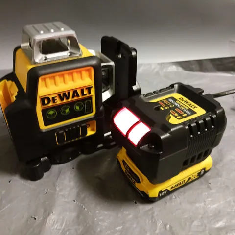 DEWALT SELF-LEVELLING CROSS-LINE LASER LEVEL IN CARRY CASE