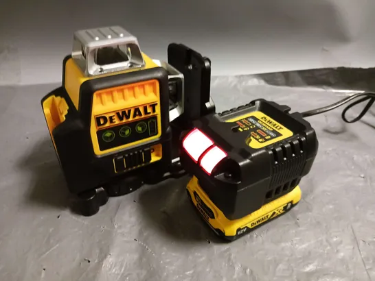 DEWALT SELF-LEVELLING CROSS-LINE LASER LEVEL IN CARRY CASE